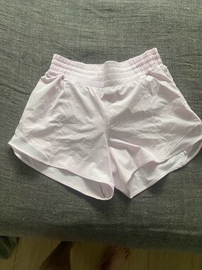 Lululemon hotty hot Women’s Lightweight Pink Athletic Shorts size 6